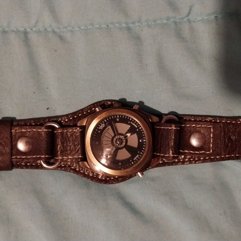 Mens watch~brown simulated leather...(NEEDS BATTERY!!)